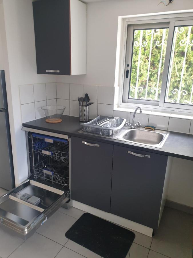 Logement Prive, Spacieux Et Moderne, Situe Entre Le Luberon, La Cote Marseillaise, La Provence Et Ses Richesses. Pertuis Exterior foto