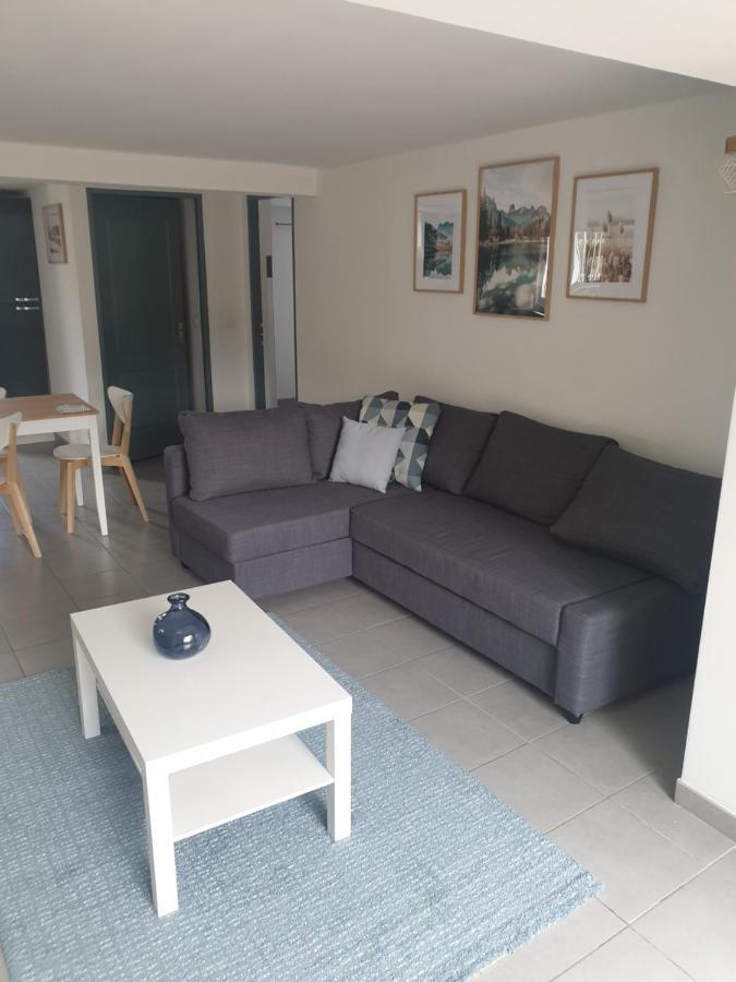 Logement Prive, Spacieux Et Moderne, Situe Entre Le Luberon, La Cote Marseillaise, La Provence Et Ses Richesses. Pertuis Exterior foto