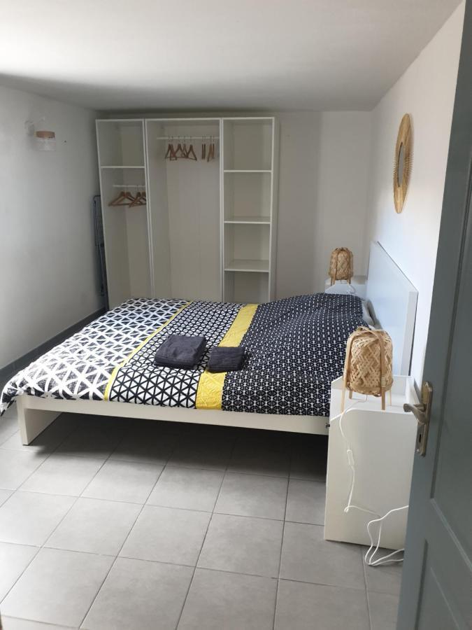 Logement Prive, Spacieux Et Moderne, Situe Entre Le Luberon, La Cote Marseillaise, La Provence Et Ses Richesses. Pertuis Exterior foto